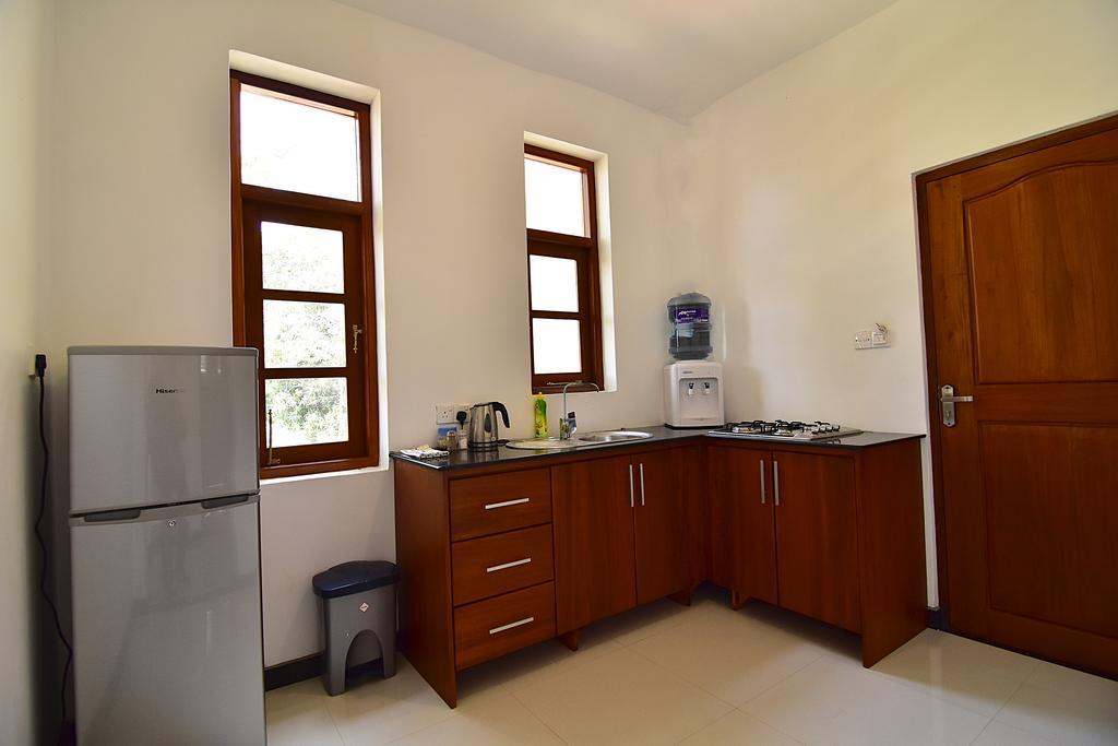 Park Lane 88 Apartments Negombo Esterno foto