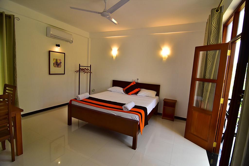Park Lane 88 Apartments Negombo Esterno foto